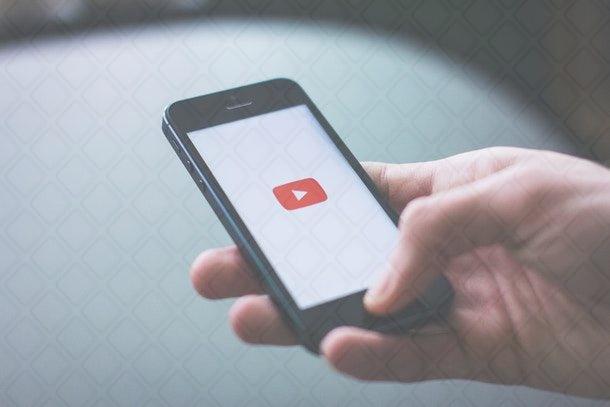 Come attivare gli abbonamenti di YouTube dal tuo smartphone